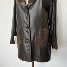 Charger l&#39;image dans la galerie, Manteau en cuir brun Lavoie Morin cuir et fourrures

