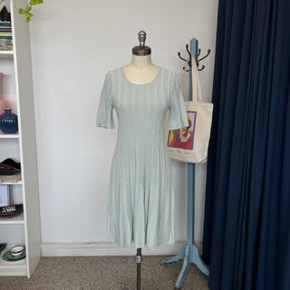Robe menthe D. Exterior