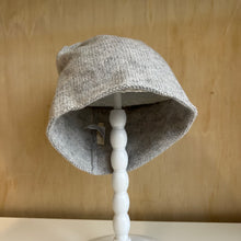 Charger l'image dans la galerie, Tuque en cachemire Naïf Montréal
