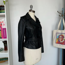 Charger l'image dans la galerie, Veste courte en cuir Yeva Rudsak

