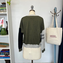 Charger l'image dans la galerie, Chandail Valerie Varsity WISPR
