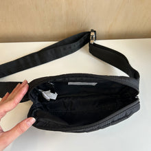 Charger l'image dans la galerie, Sac banane Main Caracter Aritzia
