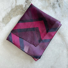 Charger l&#39;image dans la galerie, Foulard léger aubergine et fuchsia
