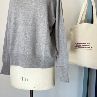 Chandail en cachemire House of Liberty col rond gris *Nouvelles tailles*