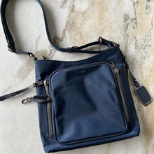 Charger l'image dans la galerie, Sac à bandoulière Tyler Tumi
