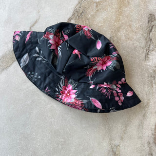 Chapeau fleurie de pluie Deux par Deux