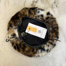 Charger l&#39;image dans la galerie, Béret en fausse fourrure FURious Fur
