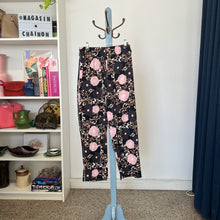 Charger l'image dans la galerie, Pantalon en soie à fleurs rose et brune Laura Urbinati
