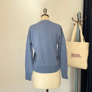 Chandail en cachemire House of Liberty col rond bleu *Nouvelles tailles*