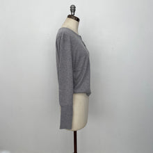 Charger l&#39;image dans la galerie, Cardigan en cachemire House of Liberty gris

