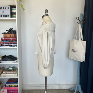 Blouse satinée D. Exterior