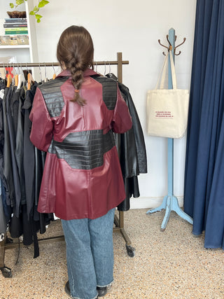 Manteau en cuir rouge et noir Lavoie Morin cuir et fourrures