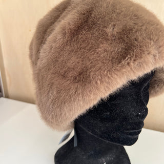 Chapeau en fausse fourrure brun