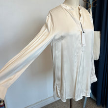 Charger l'image dans la galerie, Chemise Satin Feel Oui
