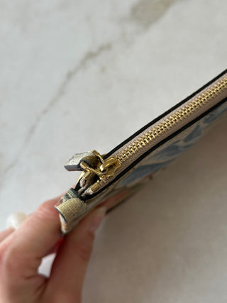 Pochette floral GG Supreme Gucci