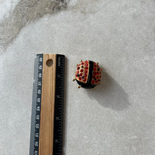 Charger l'image dans la galerie, Broche vintage coccinelle
