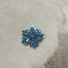 Charger l&#39;image dans la galerie, Broche fleur bleue Sherman
