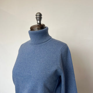 Chandail House of Liberty col roulé bleu *Nouvelles tailles*