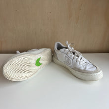 Charger l'image dans la galerie, Chaussures sport en cuir vintage Vallely unisexe Cariuma
