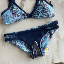 Charger l&#39;image dans la galerie, Ensemble maillot de bain LSpace Monica Wise motif bleu
