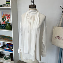 Charger l'image dans la galerie, Blouse à col Carla G
