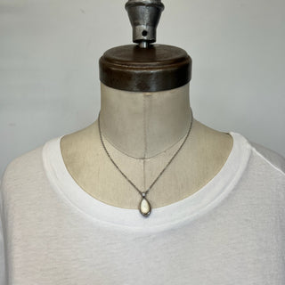 Collier pendentif goutte nacre