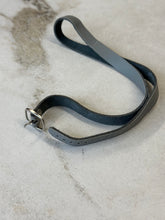 Charger l'image dans la galerie, Bracelet long pour montre 26mm cuir gris Chikiboom
