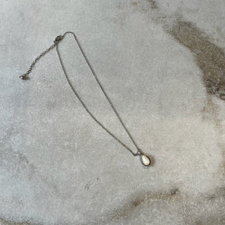 Collier pendentif goutte nacre