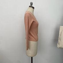 Charger l&#39;image dans la galerie, Chandail à manches longues BCBG Maxazria rose pâle
