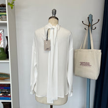 Charger l'image dans la galerie, Blouse à col Carla G
