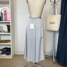 Charger l'image dans la galerie, Jupe évasée satin enver Beatrice
