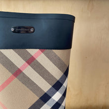 Charger l&#39;image dans la galerie, Bottes de pluie Burberry - Les Mal-Aimés ❤️‍🩹
