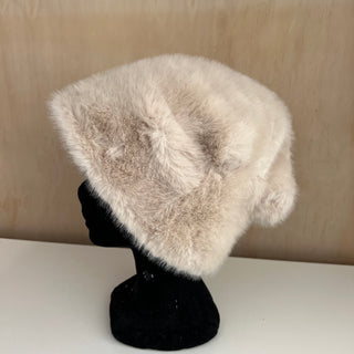 Chapeau en fausse fourrure beige