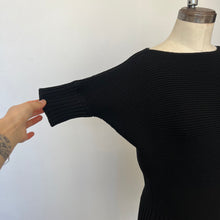 Charger l&#39;image dans la galerie, Chandail en mailles noires Sarah Pacini
