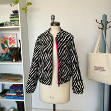Charger l'image dans la galerie, Veste bomber jacket zébré Rino &amp; Pelle
