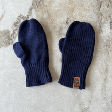 Charger l'image dans la galerie, Mitaines mi-saison tricot bleu Deux par Deux
