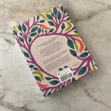 Charger l&#39;image dans la galerie, Livre East 120 Vegan and Vegetarian recipes from Bangalore to Beijing
