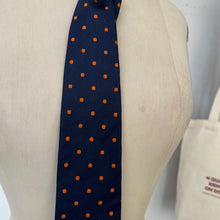 Charger l'image dans la galerie, Cravate en soie Charles Tyrwhitt
