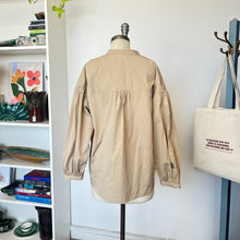 Charger l'image dans la galerie, Chemise beige Massimo Dutti
