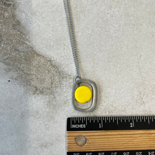 Collier #3561 breloque jaune Stella par Isabel Désy