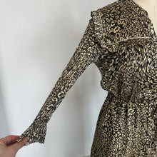 Charger l'image dans la galerie, Robe imprimé doré Scarlet Roos
