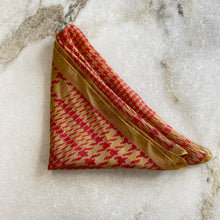 Charger l&#39;image dans la galerie, Foulard carré à motif pied de poule
