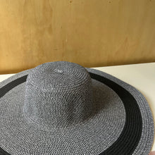 Charger l&#39;image dans la galerie, Chapeau de plage Banana Republic
