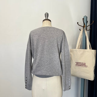 Chandail en cachemire House of Liberty col V gris *Nouvelles tailles*