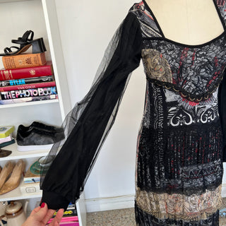 Robe Save the Queen
