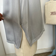 Charger l'image dans la galerie, Blouse évasée satin enver Beatrice
