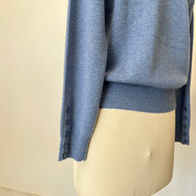 Charger l&#39;image dans la galerie, Chandail en cachemire House of Liberty col V bleu
