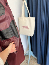 Charger l'image dans la galerie, Manteau en cuir rouge et noir Lavoie Morin cuir et fourrures

