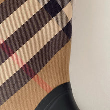 Charger l&#39;image dans la galerie, Bottes de pluie Burberry - Les Mal-Aimés ❤️‍🩹
