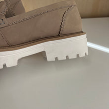 Charger l'image dans la galerie, Chaussures loafers beige Caprice
